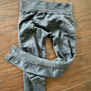 Stretchy blue leggings